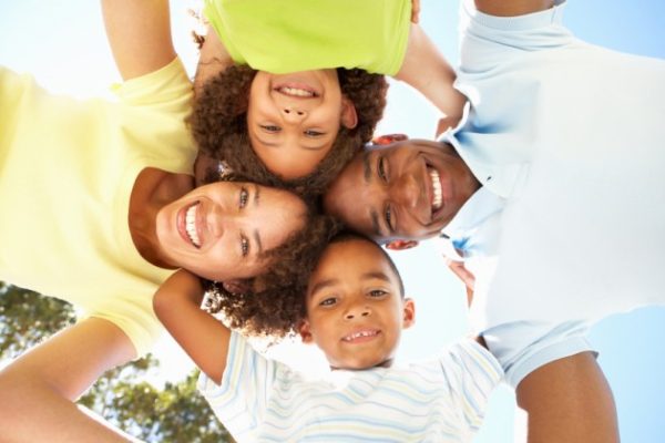 familia-feliz-doutissima-istock-getty-images-tt-width-640-height-420-bgcolor-FFFFFF